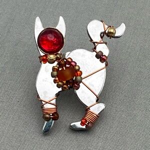 Whimsical Liztech ‘98 Cat Pin – Beaded Wire Art Jewelry